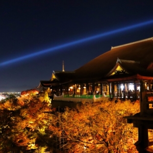 秋のプロポーズスポットなら京都の清水寺